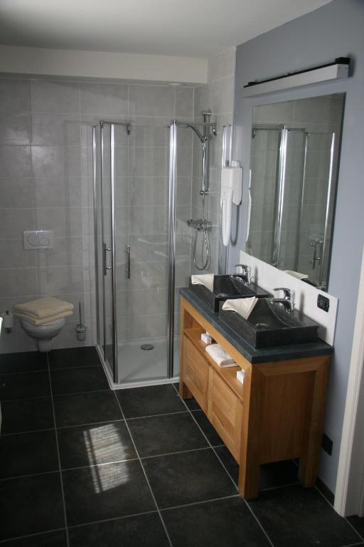 Twin Room,1583096514:JPEG